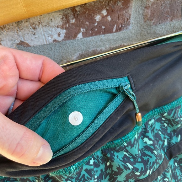 Lululemon speed shorts. Size 6 - Picture 4 of 13